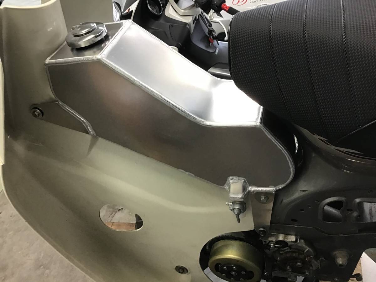 新品】アルミ製スーパーカブ用サブタンク キャブ車用 レッグシールド