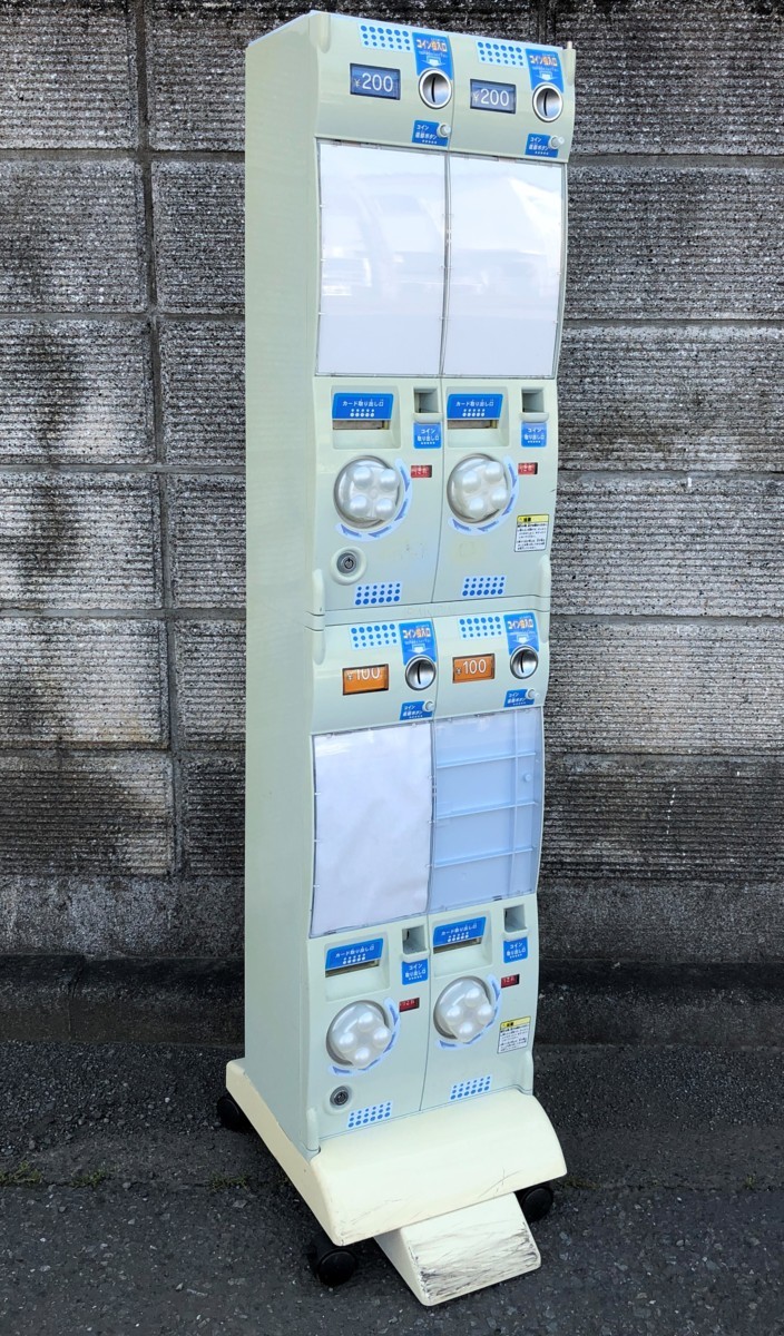 BANDAI バンダイ カードダスマシン 本体 BCM-2000 キャスター付き 鍵