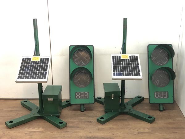 コンラックス松本 ソーラー信号機　ジャンク ジャンク品/引取限定】CONLUX/コンラックス松本 GPS工事用信号機 CGS
