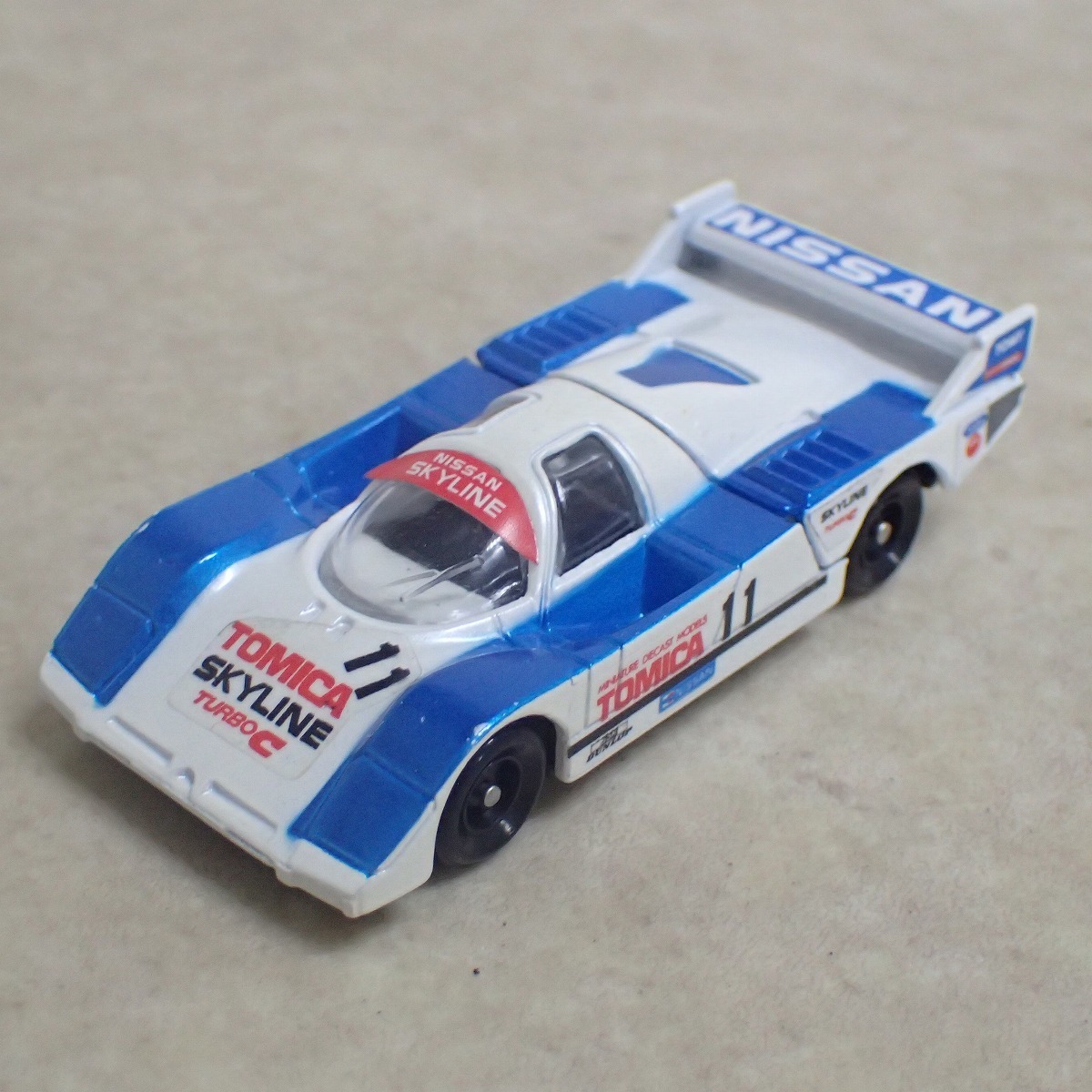 トミカ 日本製 No.74 ニッサン スカイライン ターボC + 台座set