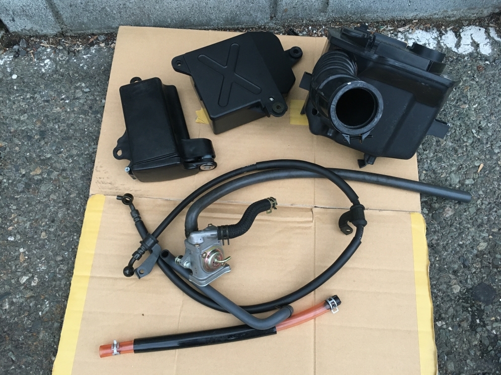 Ftr223 Mc34 純正 エアクリーナー ボックス バッテリーケース ブローバイガスアクチュエーター等セット の落札情報詳細 ヤフオク落札価格情報 オークフリー スマートフォン版