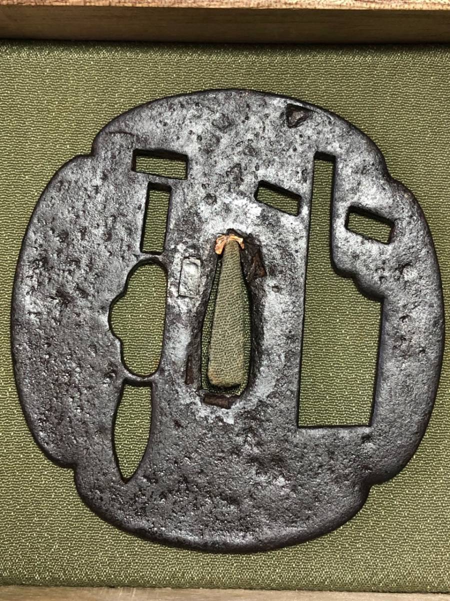 鍔桐透かし彫室町～江戸初期