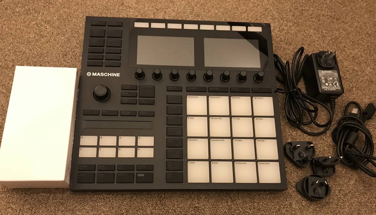 美品 MASCHINE MK3 オーディオ変換ケーブル付き MASCHINE MK3 モニターヘッドホン 変換ケーブル付き