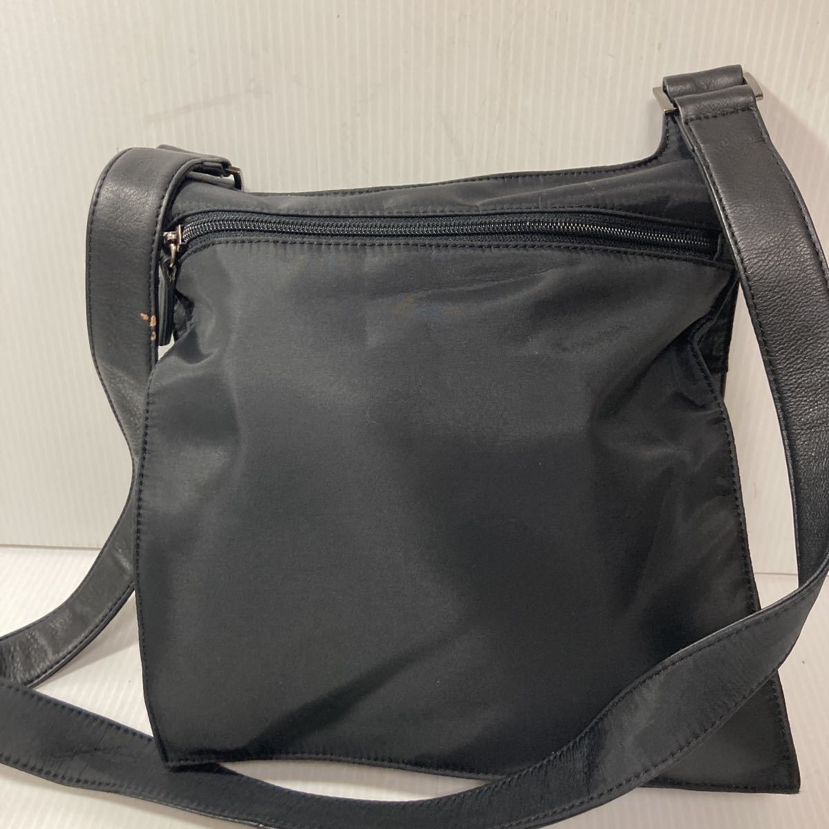 Sacsny Y Saccs サクスニーイザック ショルダーバッグ ブラック 黒 中古 の落札情報詳細 ヤフオク落札価格情報 オークフリー スマートフォン版