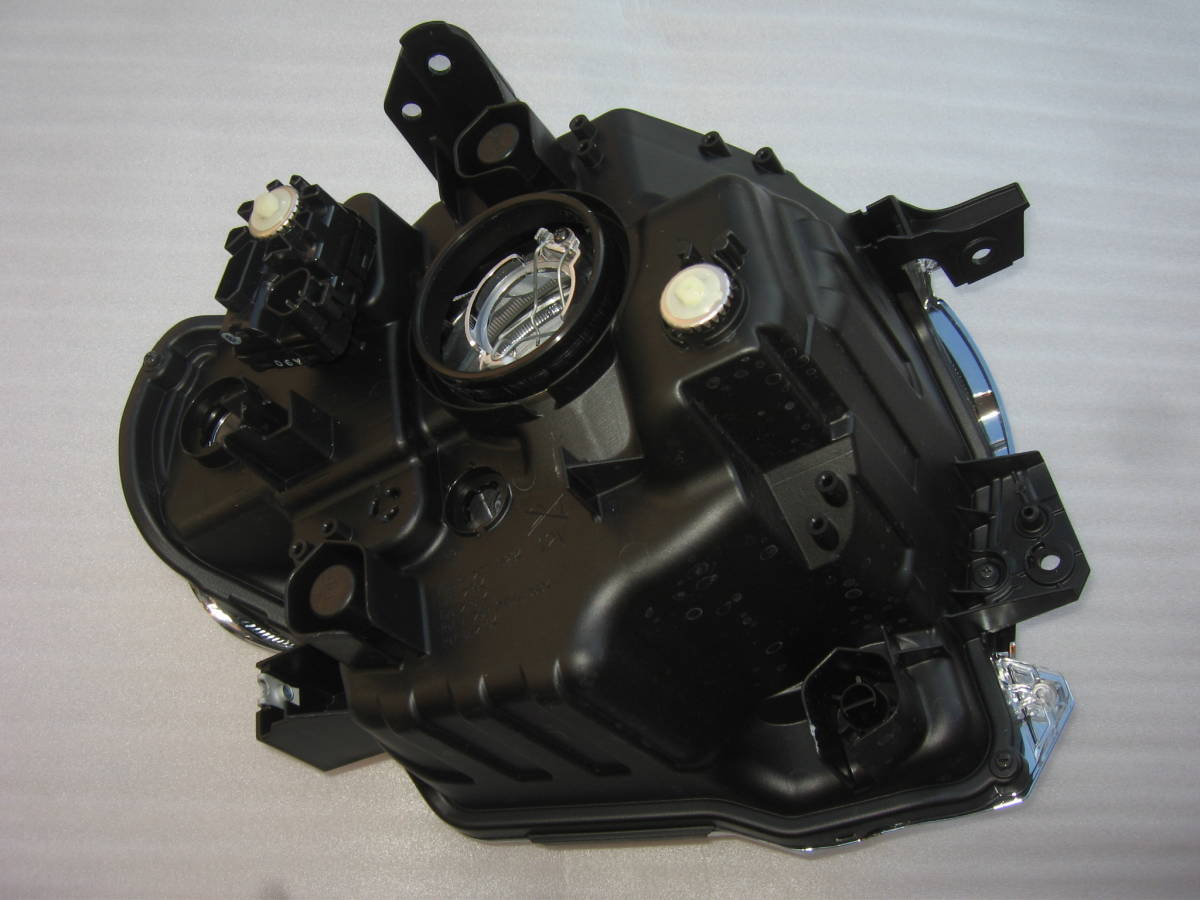 MN71S クロスビー 左ヘッドライト左ライト 左側 ハロゲン KOITO 100