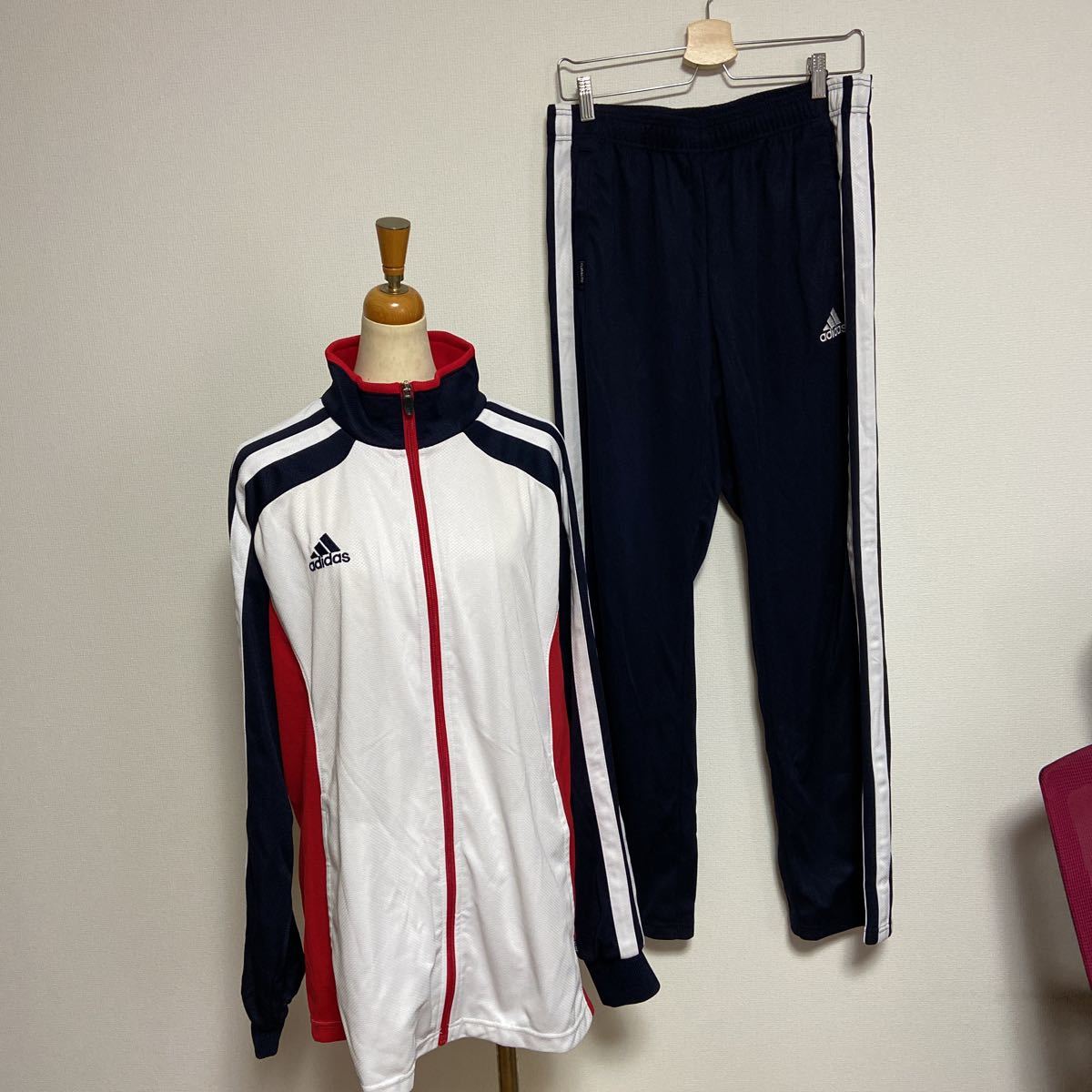 Adidas アディダス 上下セットジャージ メンズｏ 極太三本ライン おしゃれジャージ 春夏用薄手ジャージ の落札情報詳細 ヤフオク落札価格情報 オークフリー スマートフォン版