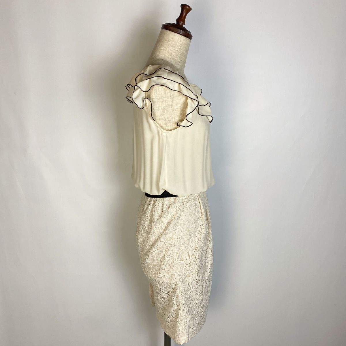 Duras Ambient デュラスアンビエント 切替ワンピース 膝丈 半袖 フリル 刺繍レース 花柄 白 ホワイト 春夏 レディース フリーサイズ Ff621 の落札情報詳細 ヤフオク落札価格情報 オークフリー スマートフォン版