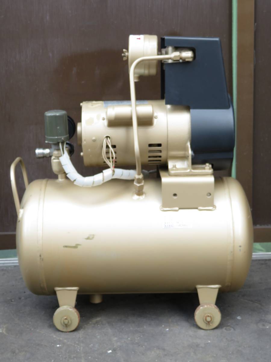 エアーコンプレッサー 東芝100V