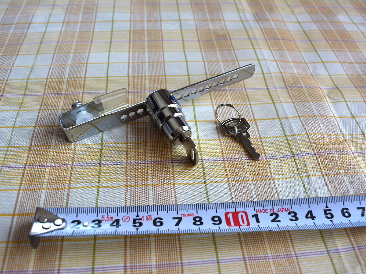 スライドロック プッシュ式ロック スペアキー付 引き違い扉 カギ ショーケース ガラス戸 引き戸 食器棚 シリンダー錠 ガラスケース 戸棚 の落札情報詳細 ヤフオク落札価格情報 オークフリー スマートフォン版