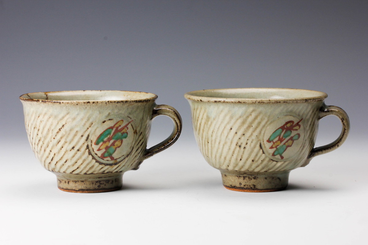 A827 人間国宝 島岡達三 象嵌赤絵コーヒー碗皿 草花文珈琲碗 カップ