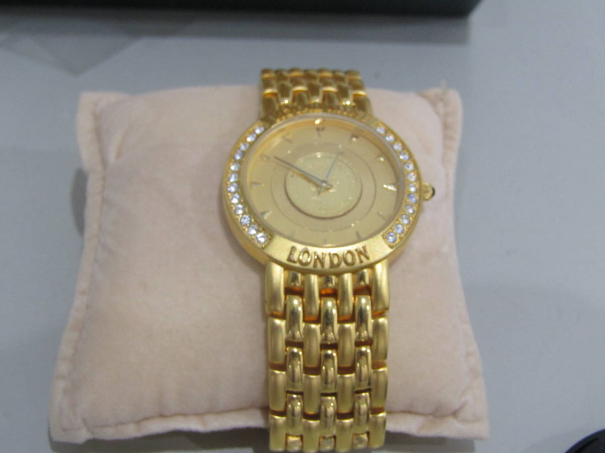 □【34275】中古良品☆ROYAL MINT 1/30オンス 金貨付き 腕時計 世界  