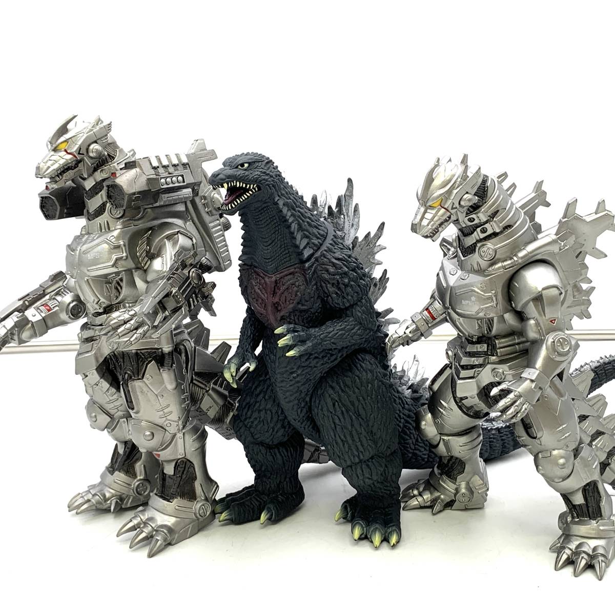 S.H.モンスターアーツ ゴジラ2000 ミレニアム フィギュア Amazon.co.jp: S.H.MonsterArts ゴジラ2000ミレニアム Special