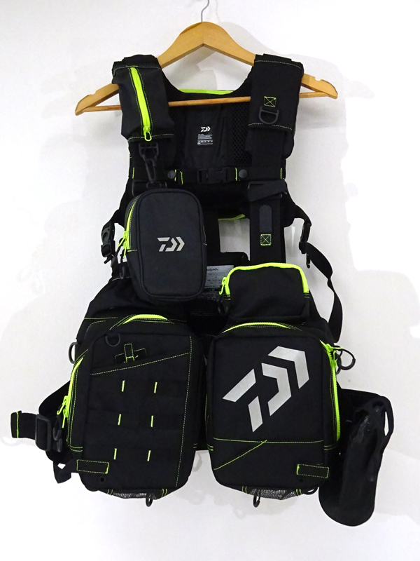 ☆中古☆DAIWA（ダイワ）ベンチクールゲームベストIV DF-6109 ブラック