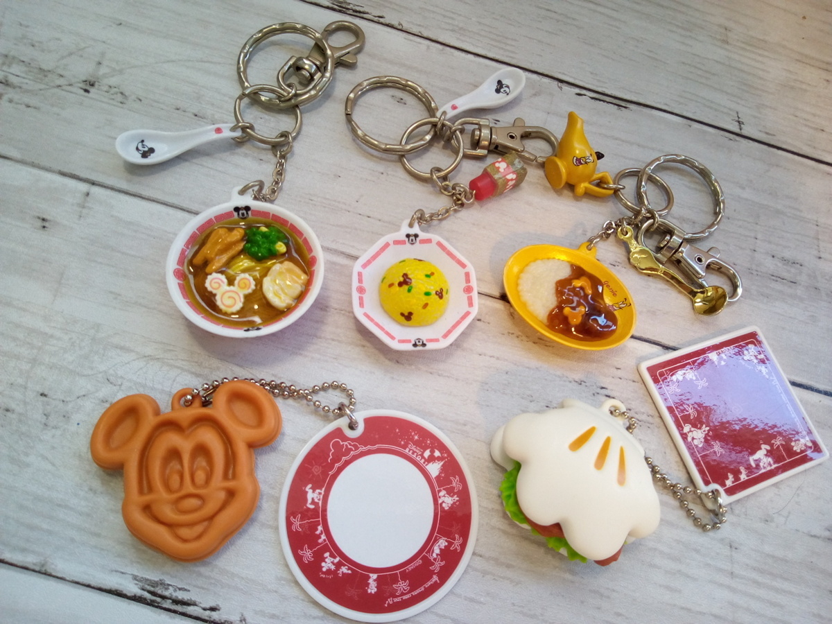 Tdr 大量セット キーホルダー ストラップなど 18点 ディズニーフード イッツアスモールワールド ほか 9m13 の落札情報詳細 ヤフオク落札価格情報 オークフリー スマートフォン版