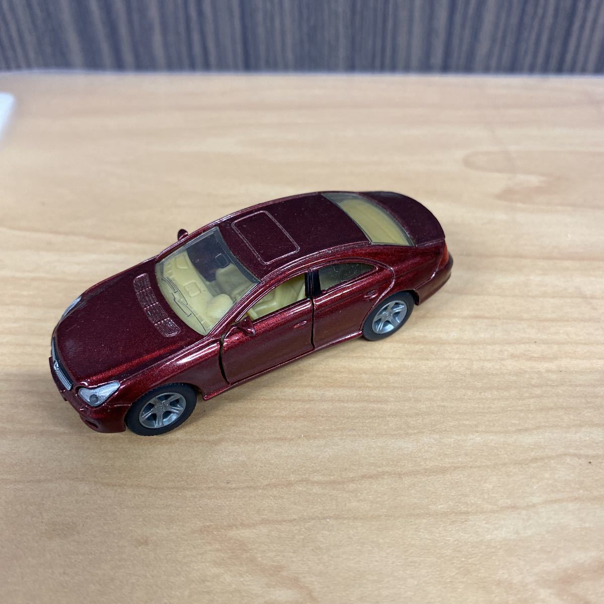 1:64 トミカサイズ メルセデス ベンツ CLSクラスCLS500 ワインレッド