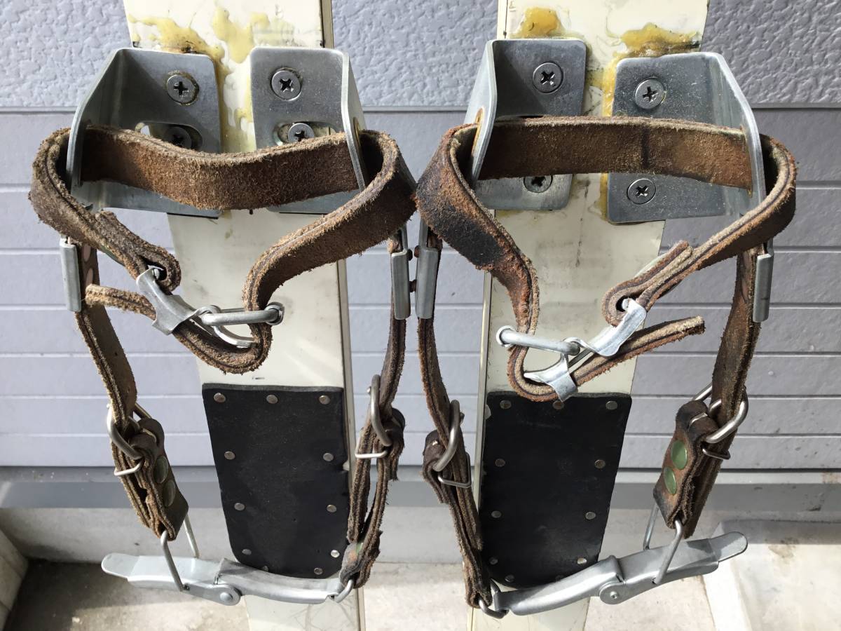 【傷や汚れあり】激レア！自衛隊 官品スキー：SWALLOWスキー 約184㎝ ウロコ付き+自衛隊式ビンディング★バックカントリー・山スキー ポール付き の落札情報詳細