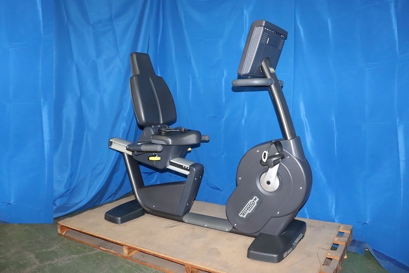 【中古】 TECHNOGYM トレッドミル エキサイトラン700E 業務用ランニングマシン/ルームランナー/トレーニングマシン 120万