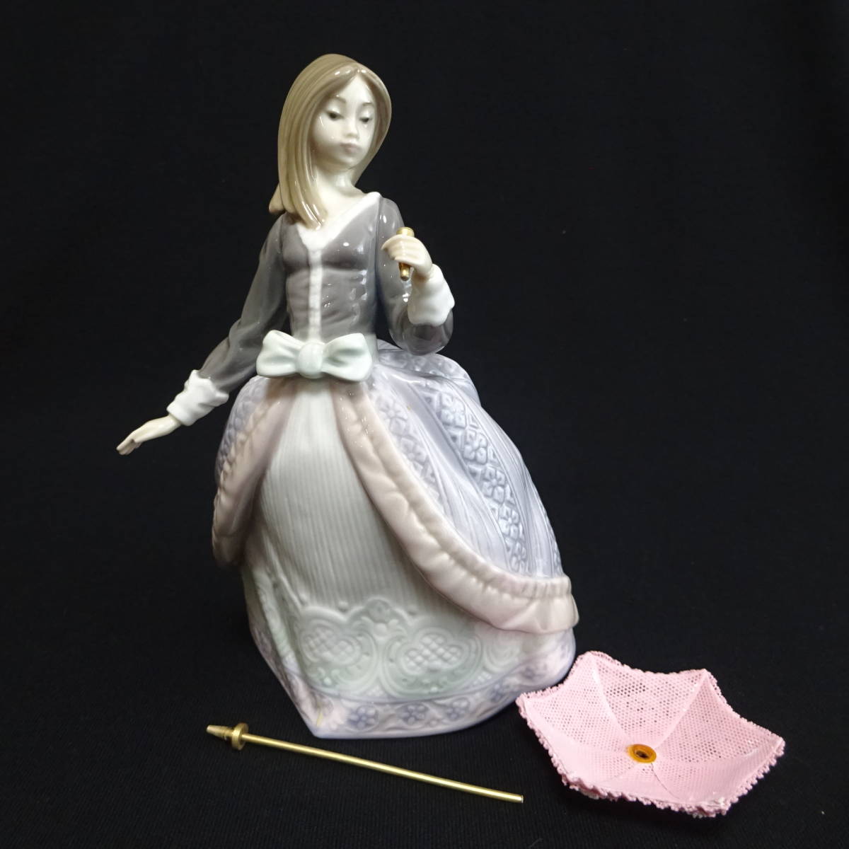 リヤドロ 女性 犬 パラソル 希少 美品 - メルカリ リヤドロ パラソルの女性