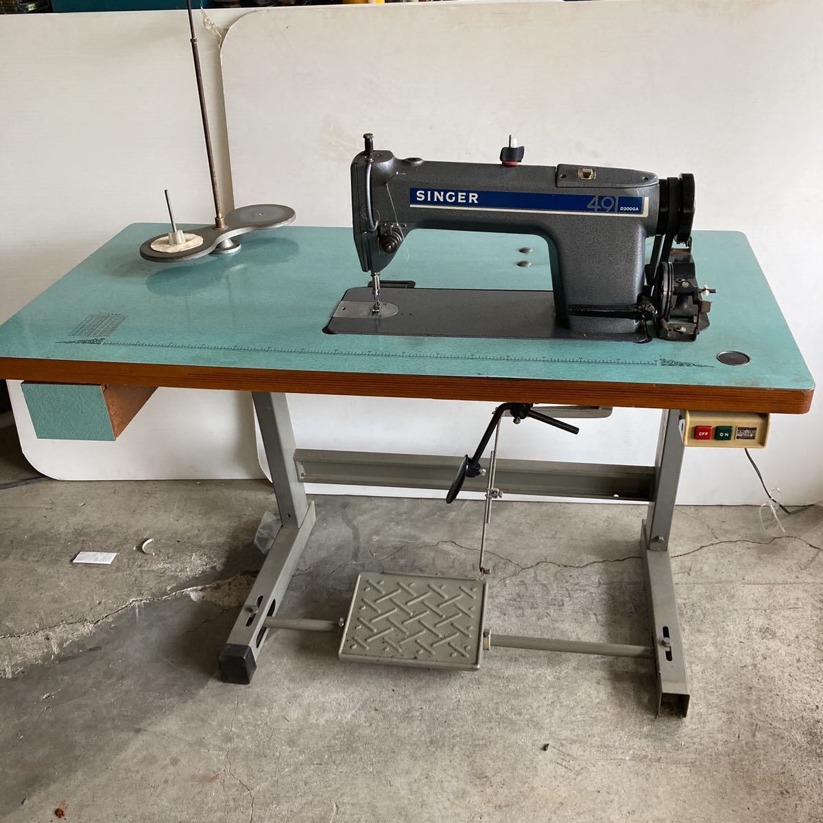 singer シンガー 工業用ミシン D200GA 台付き 縫製 動作良好 SINGER 