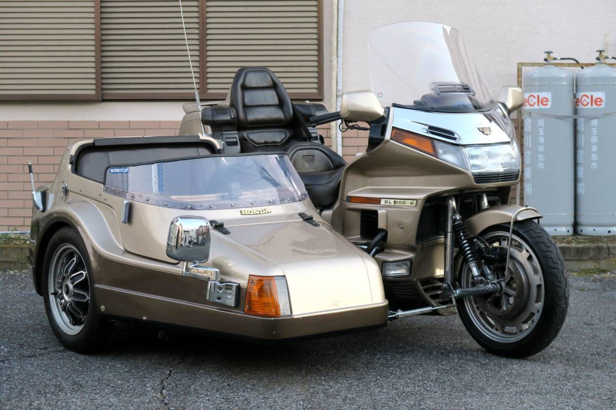 格安!!走行極少2000km!!GL1500SE!!希少な公認サイドカー付き!!