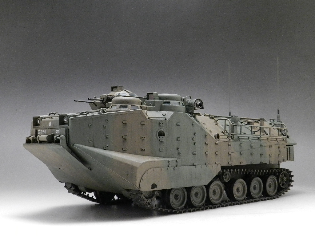 AAV7A1 1:35 プラモデルキット ROC AAV7A1 水陸両用強襲車 w⁄EAAK (プラモデル) - ホビーサーチ