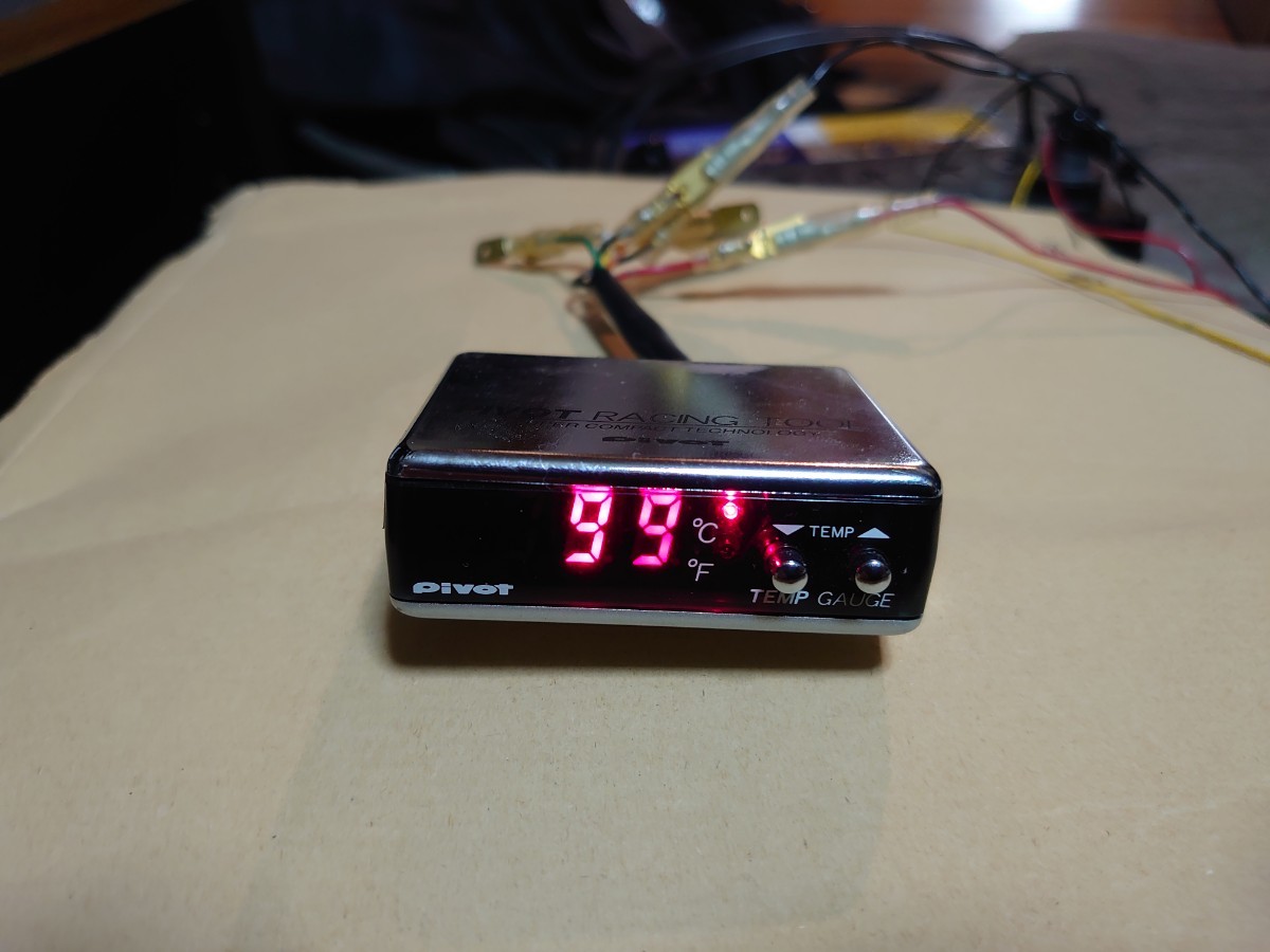 pivot 半目コントローラー