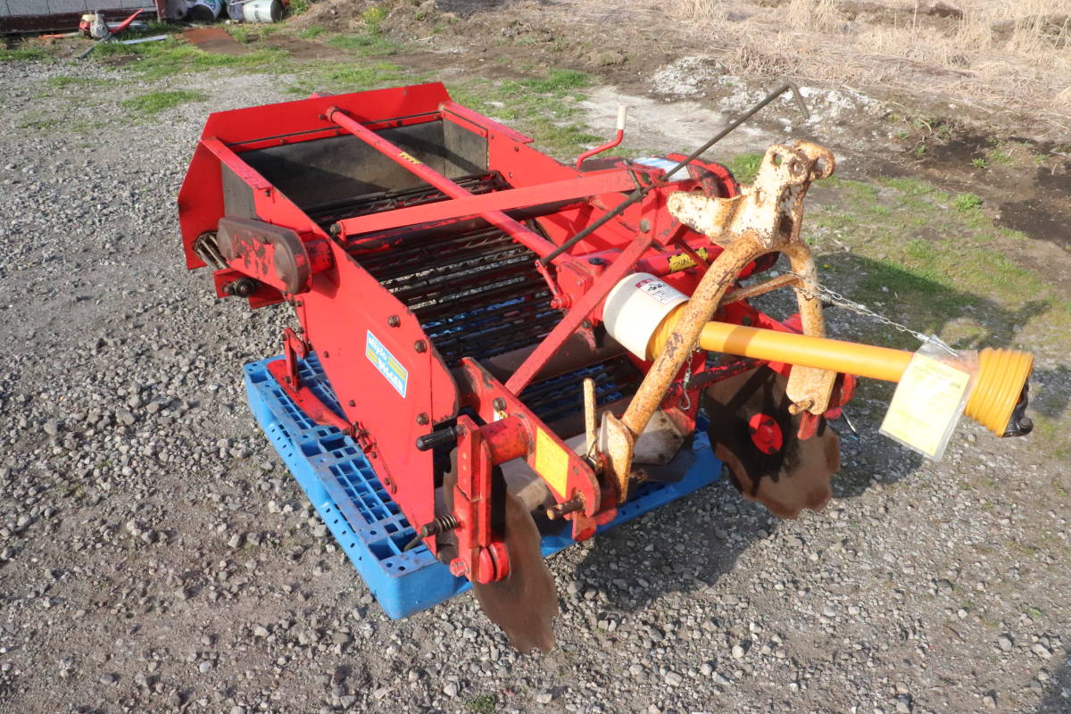 鹿児島発 ニプロ松山 トラクター用 掘取機 D-551B 2点リンク