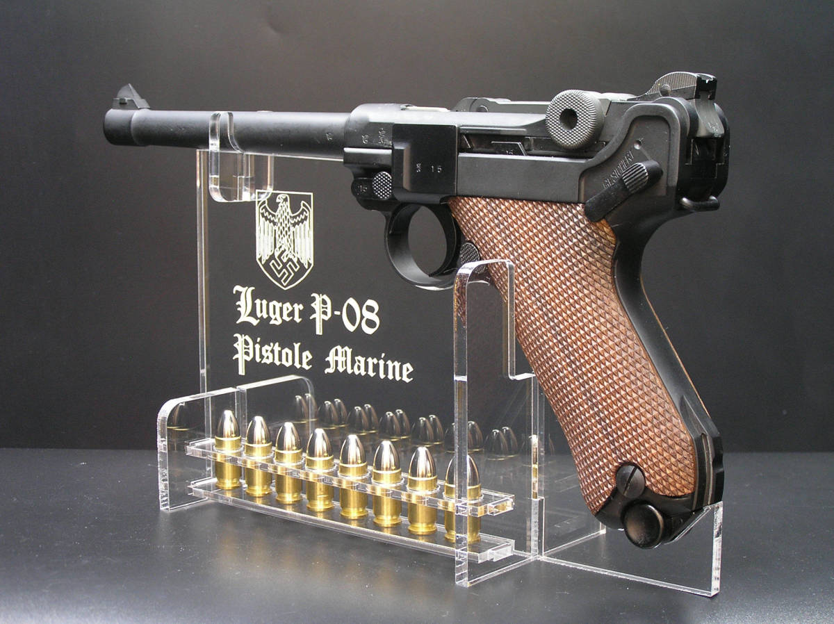 luger P08 とディスプレイスタンドのセットです luger P08 とディスプレイスタンドのセットです luger P08 と