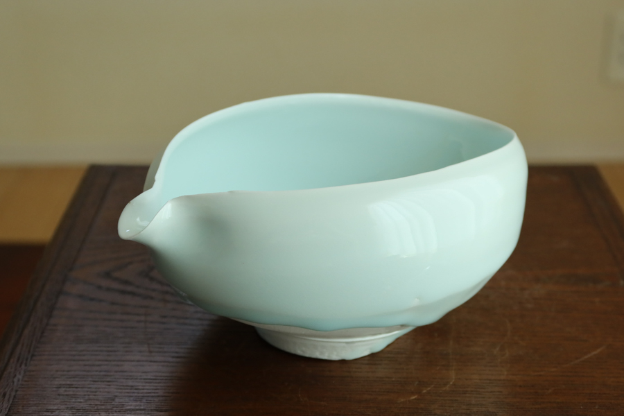 加藤委青磁片口