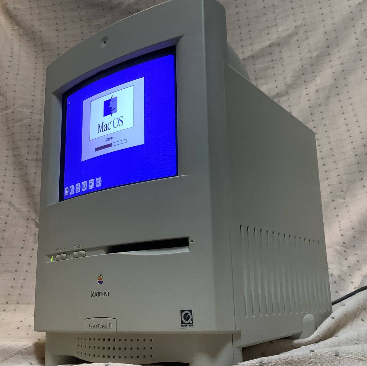 クラシックな Macintosh を現代のファンメイド広告で再考