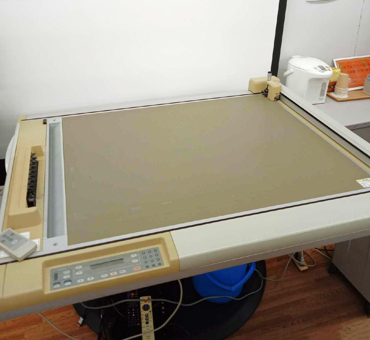 ペンプロッター MUTOH （中型カッティングマシン VC2-600 ステッカー 