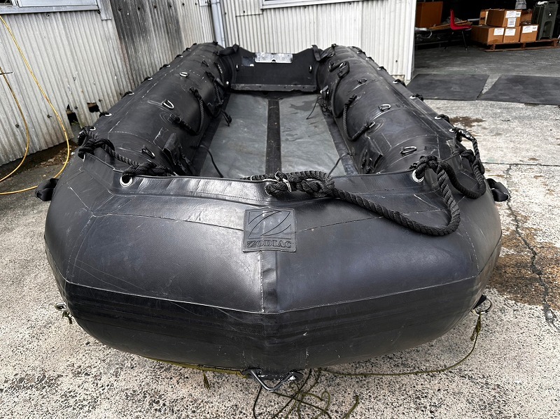 【傷や汚れあり】ZODIAC【米軍放出品】米軍上陸艇 海兵隊 インフレータブルボート ゴムボート ZODIAC/ゾディアック 軍船 釣り