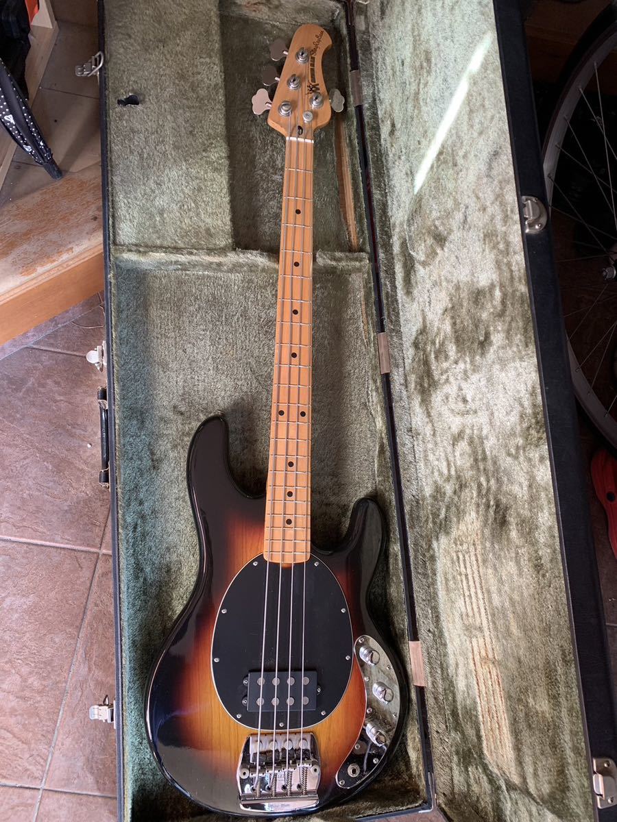 ジャンクUSA製ベースMUSICMAN Sting Rayスティングレイ