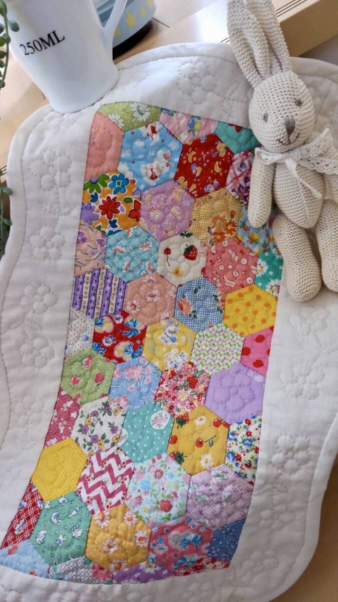 定番，安い ☆パッチワークキルト♪yuriko♪春色ヘキサゴンのお花の
