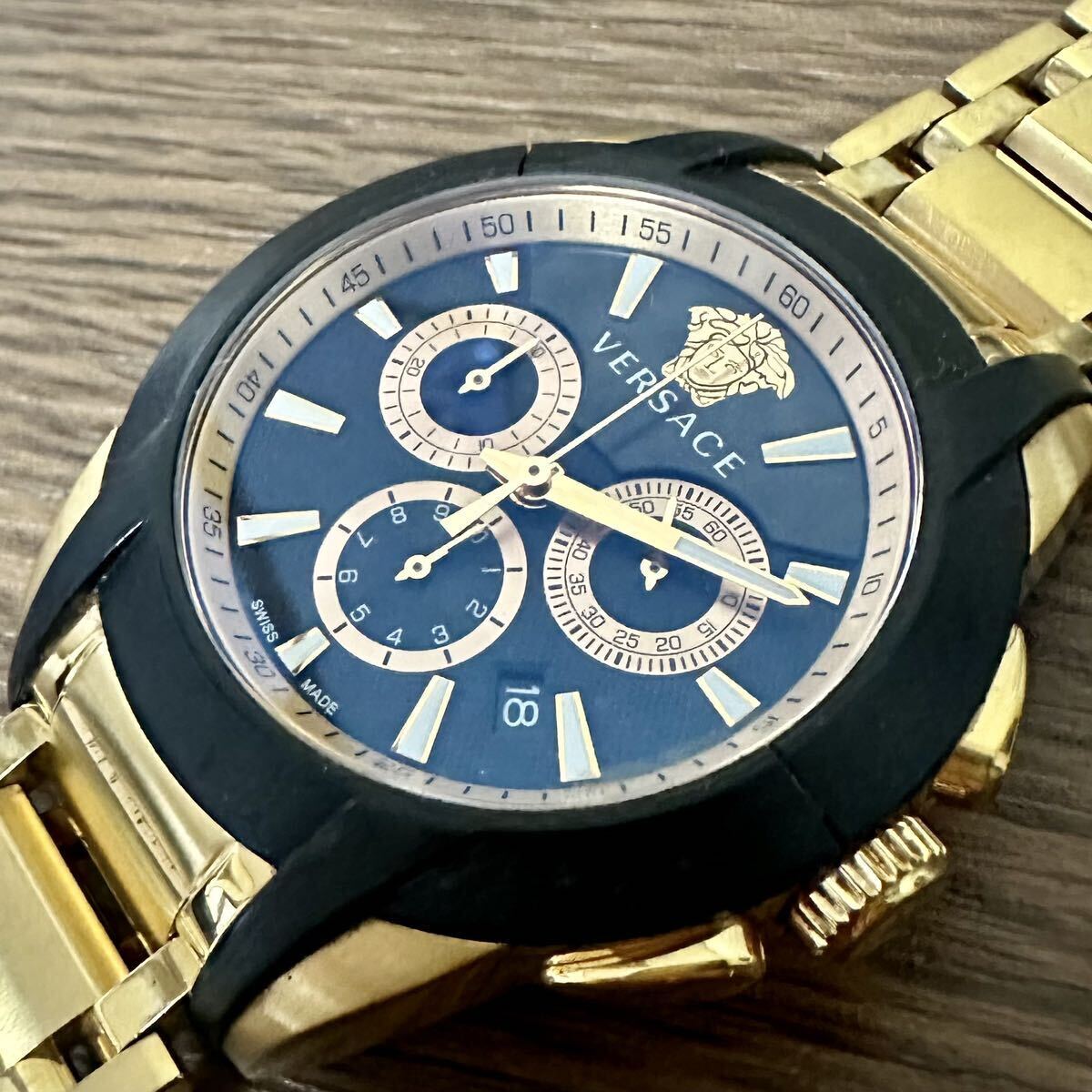 美品 ヴェルサーチ VERSACE クロノ デイト メデューサ 腕時計 H288 楽天市場】VERSACE ヴェルサーチ キャラクター メデューサ