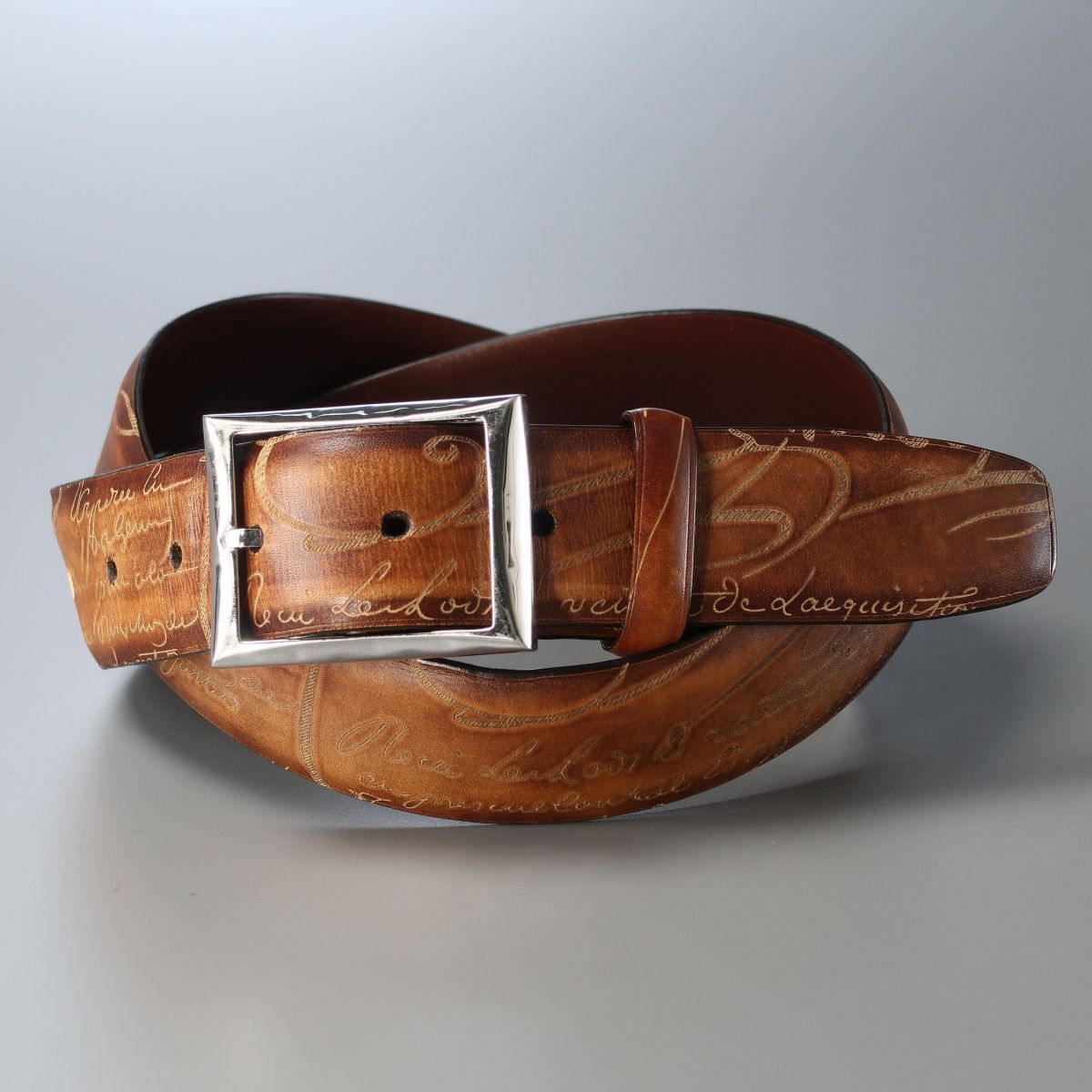ベルルッティ ベルト カリグラフィー ロゴ型押し レザー ブラウン系