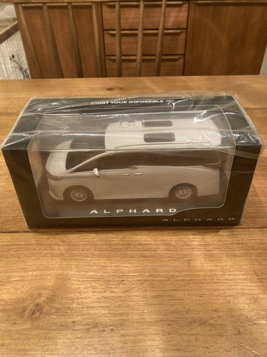 30系アルファード ダイキャスト製ミニカー(ホワイトパールクリスタル
