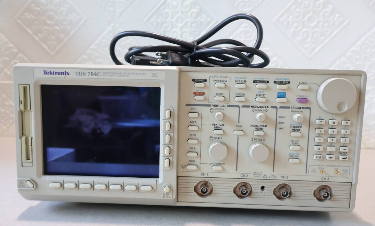 【やや傷や汚れあり】BV153 L Tektronix/テクトロニクス TDS784C Opt.13/1F/1M/2F デジタルオシロスコープ ...