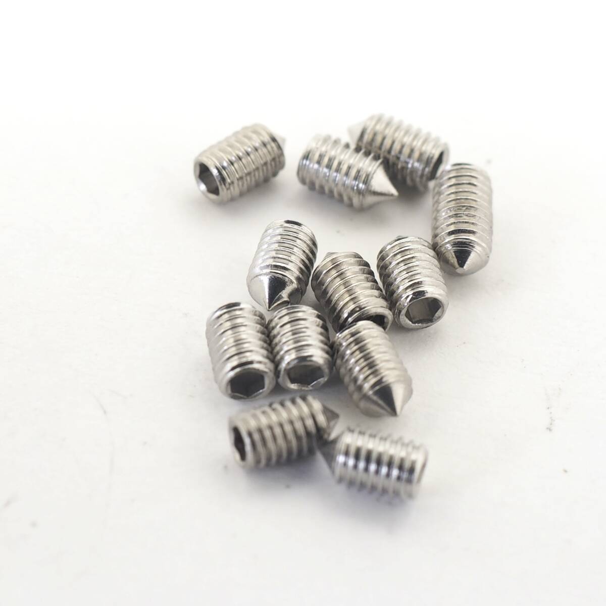 【未使用】送料99円 5mm長 M3イモネジ 12本 先端コーン/スパイク形 ブリッジ/サドル用 304ステンレス製 ミリ規格 音質/長さ調整 ...