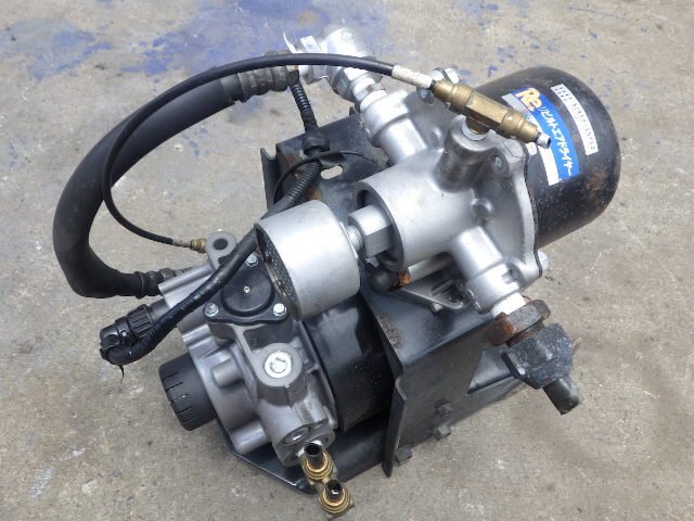 91028-20-3-7 ☆ 日産 UD トラックス クオン エアードライヤー LKG