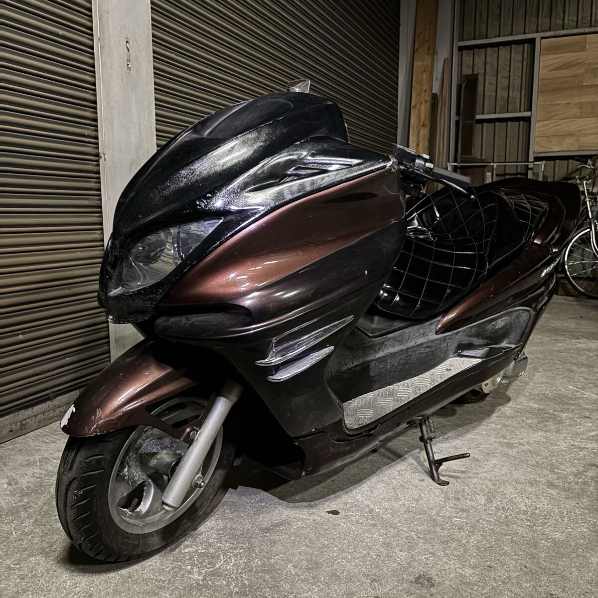 中古】マジェスティ250C ピンクLEDフルカスタム 4スピーカーの落札情報
