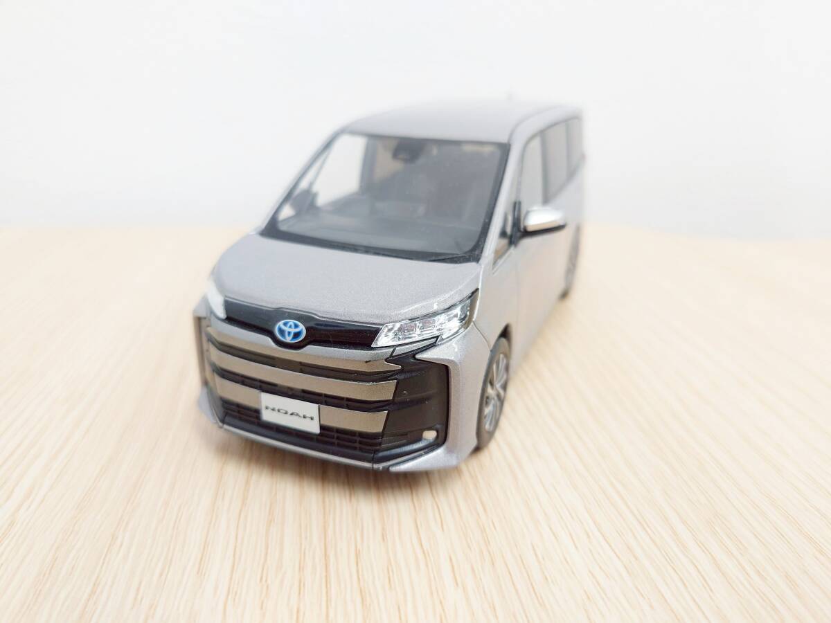 □トヨタ 1/30 RAV4 グレーメタリック カラーサンプル ミニカー / 色 