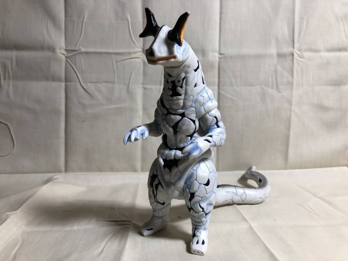 新品】新品即決 ウルトラ怪獣シリーズ2005 2 冷凍怪獣 ラゴラス ソフビ 