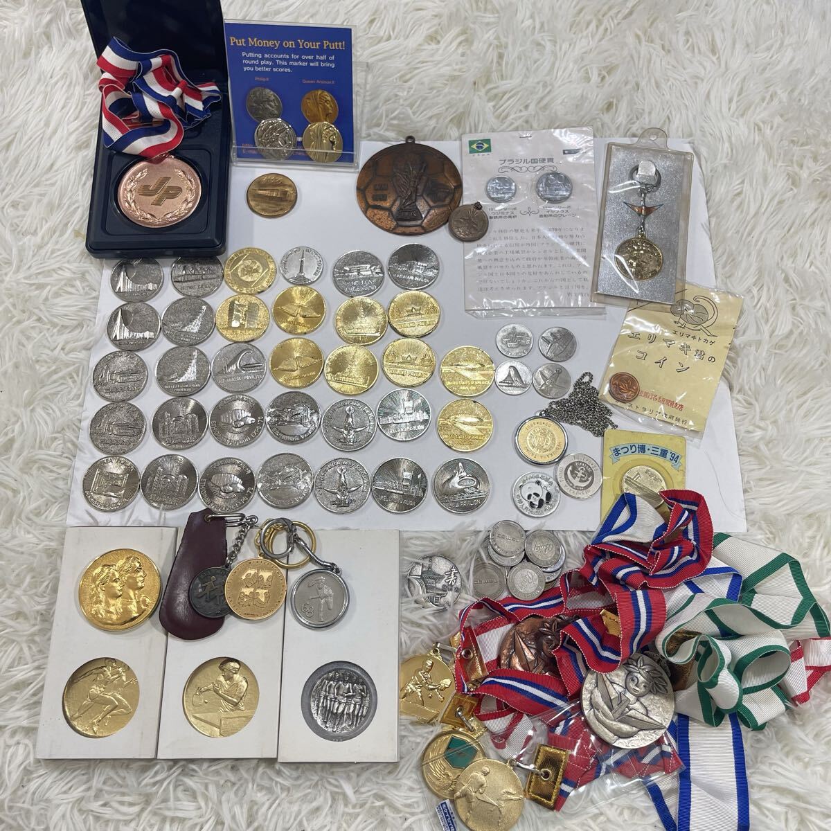 骨董品】昭和レトロ⑥ EXPO'70 大阪万博 バッジ 海外パビリオン