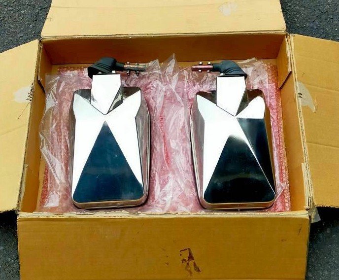 デコトラ】角型 ステンレスミラーステー 2トン サイズ 菱形チップ