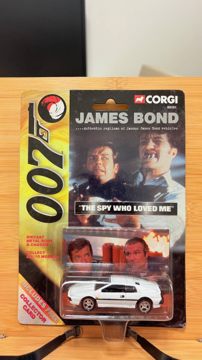 バーバラ・バック ロジャー・ムーア☆直筆サイン入り写真☆007 私を愛
