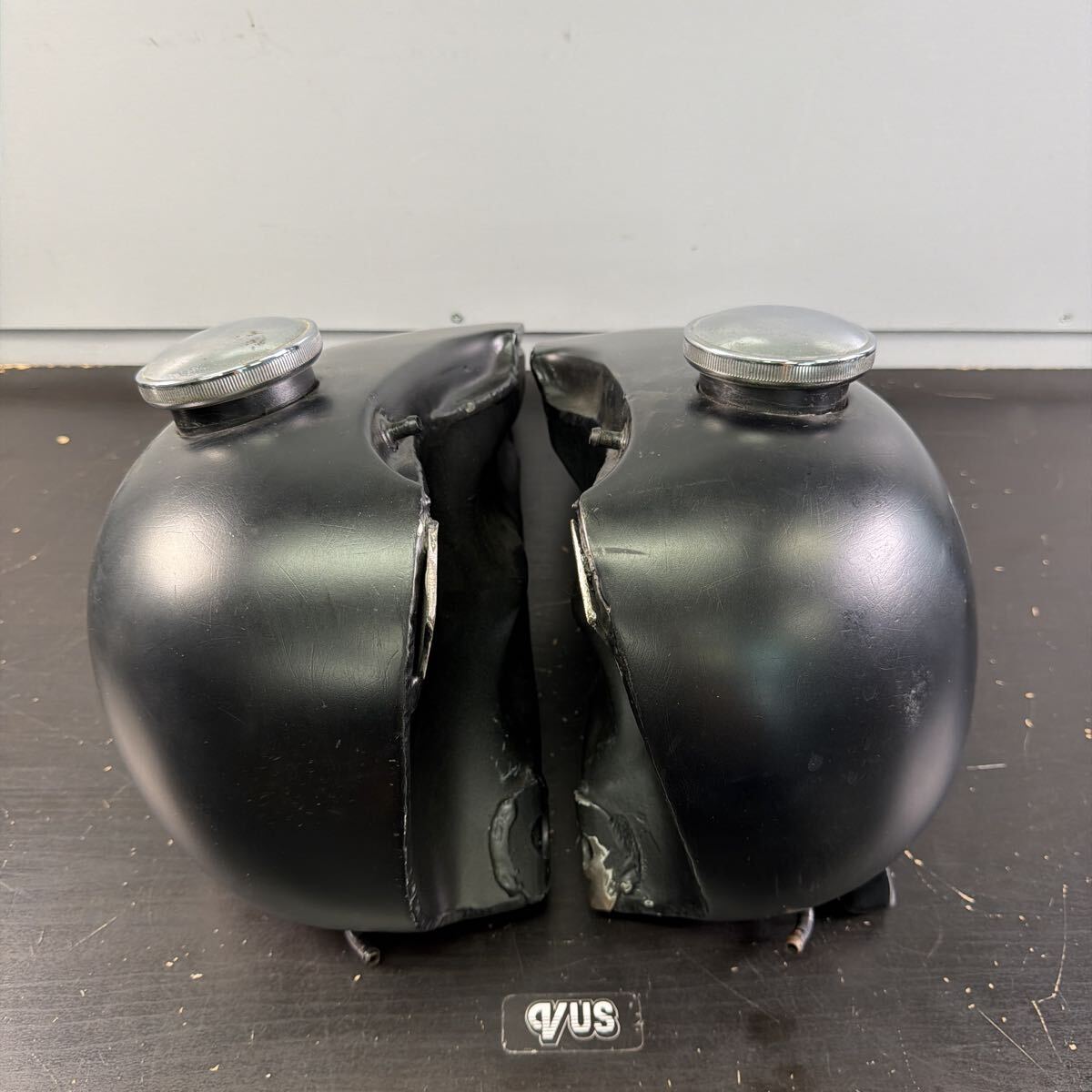 新品】ハーレー用 タンクキャップ ガスキャップ 王冠デザイン クラウン 