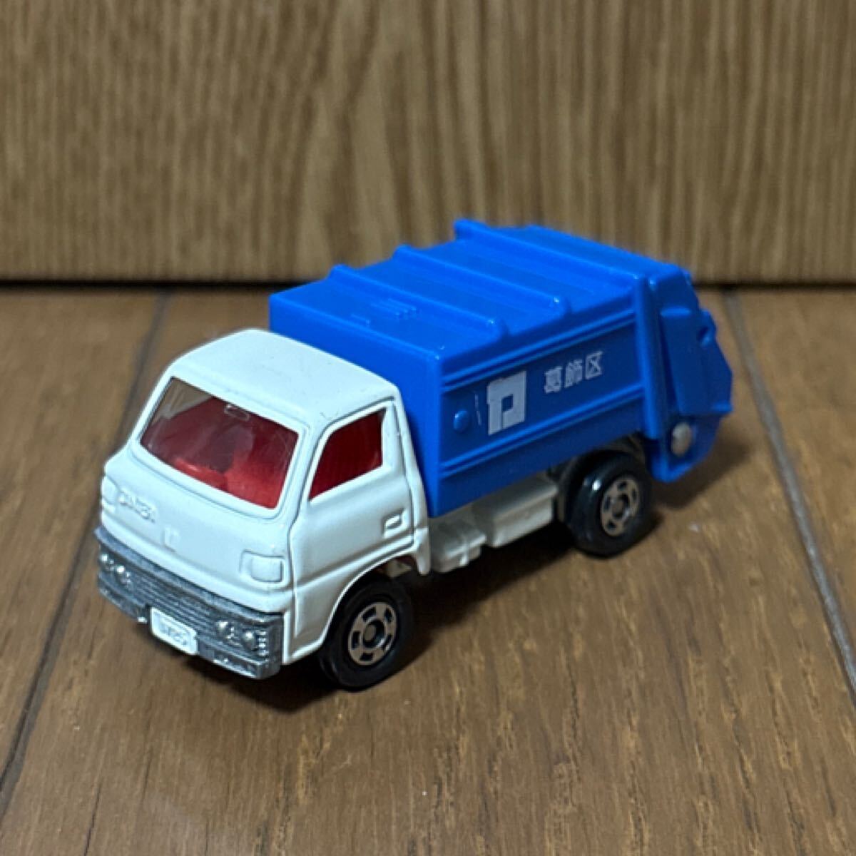未使用品】トミカ NO.10 横浜市環境事業局 三菱キャンターゴミ収集車