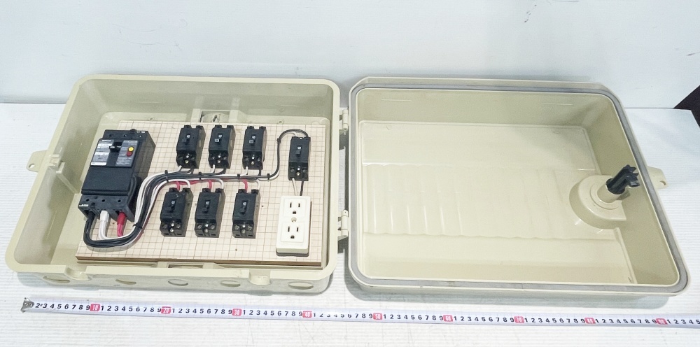 未来工業 配電盤 ウオルボックス WB-12AOJ ブレーカー付き 40A/20A 