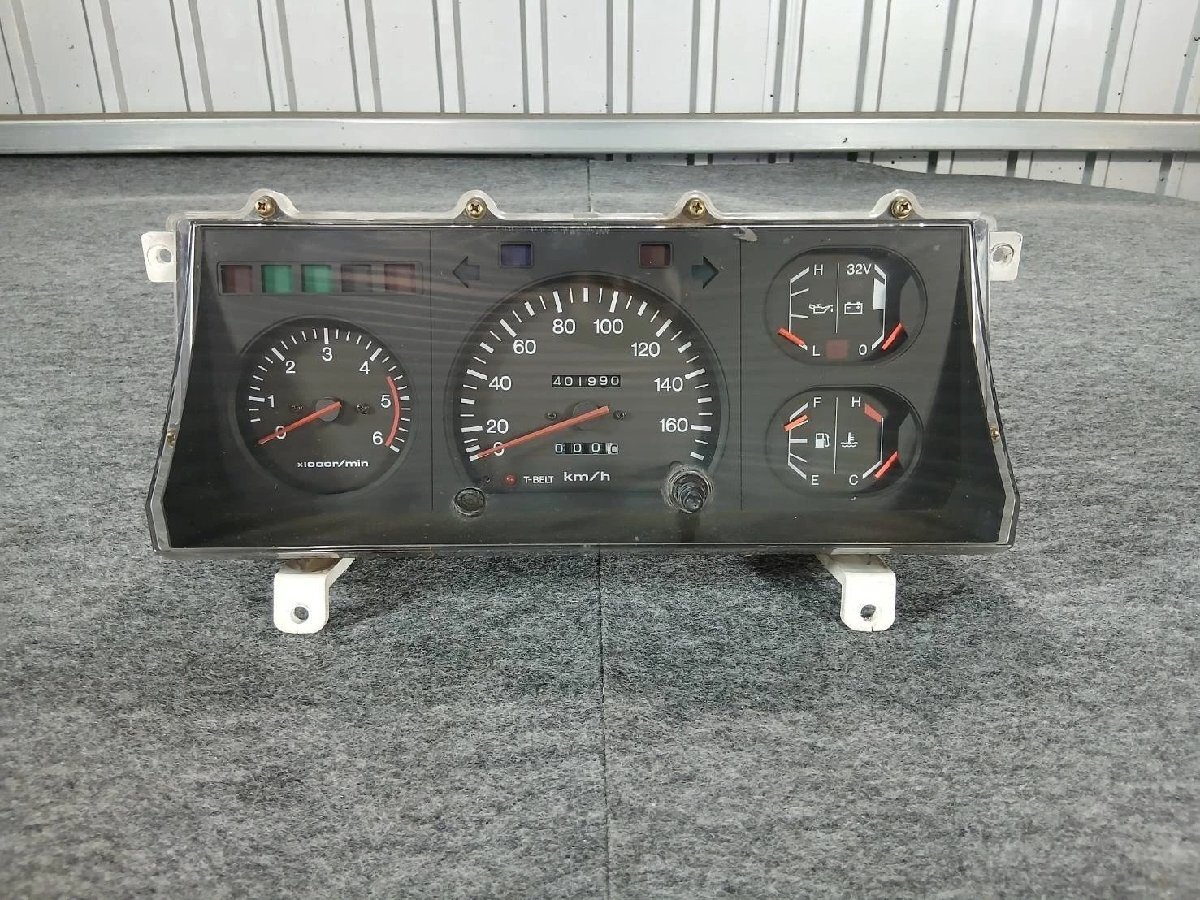 ○ TOYOTA トヨタ ランドクルーザー 100系 UZJ100W スピードメーター